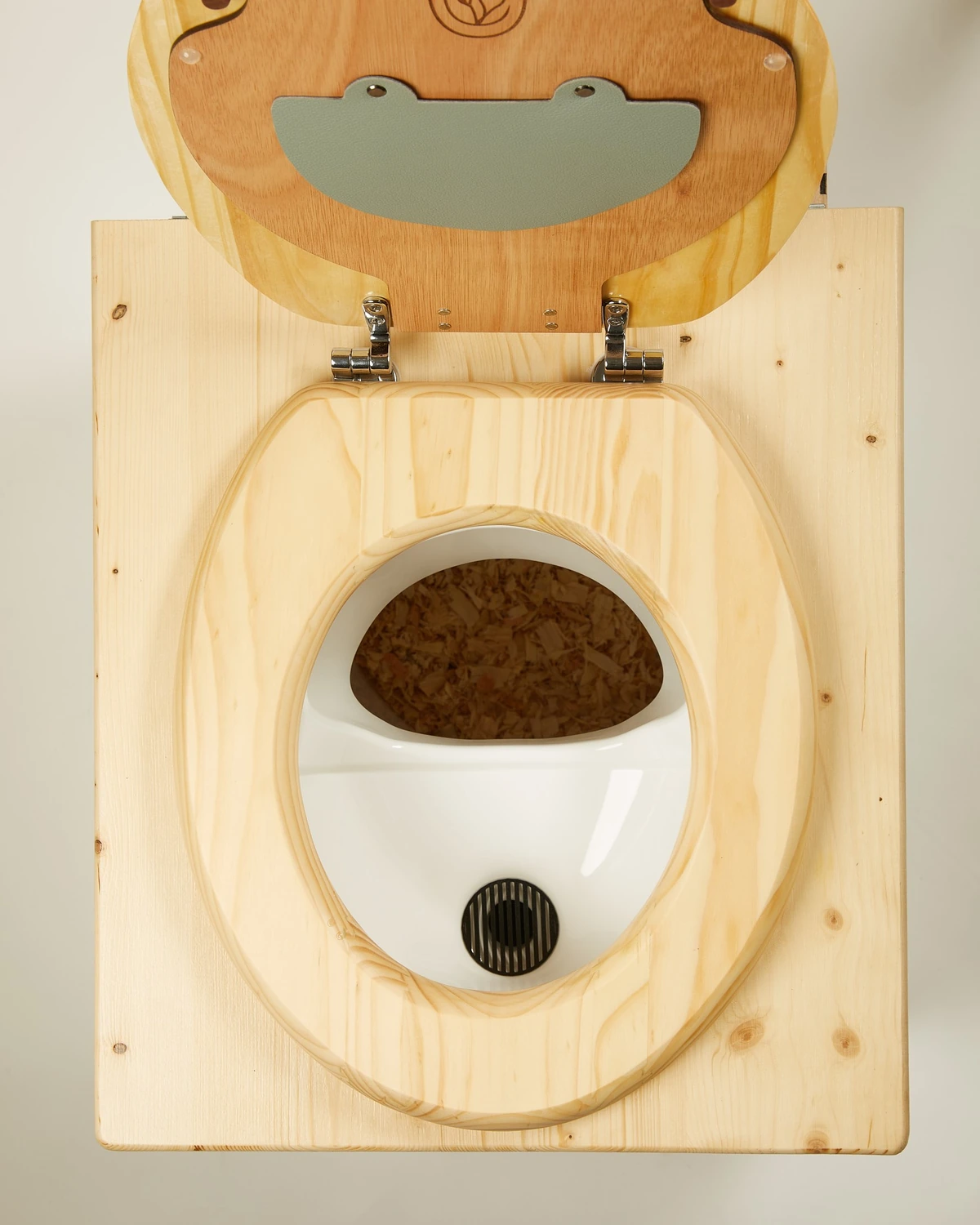 separateur-urine-blanc-toilettes-seches-la-fabulette Toilettes sèches à séparation La Fabulette avec séparateur d’urine blanc vues de dessus